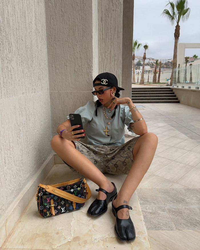 Nón snapback bất ngờ nổi lên giữa làn sóng thời trang thu đông 2024.