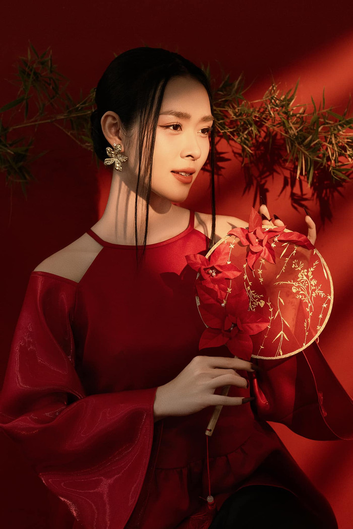 Tình màn ảnh Thanh Thức - Diệp Bảo Ngọc khoe sắc vóc quyến rũ.