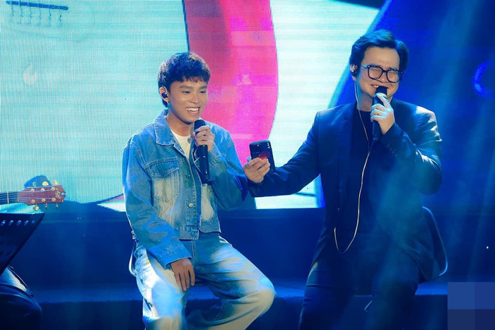 Hồ Văn Cường tiếp tục ủng hộ tiền cho bà con vùng bão lũ Ảnh 2