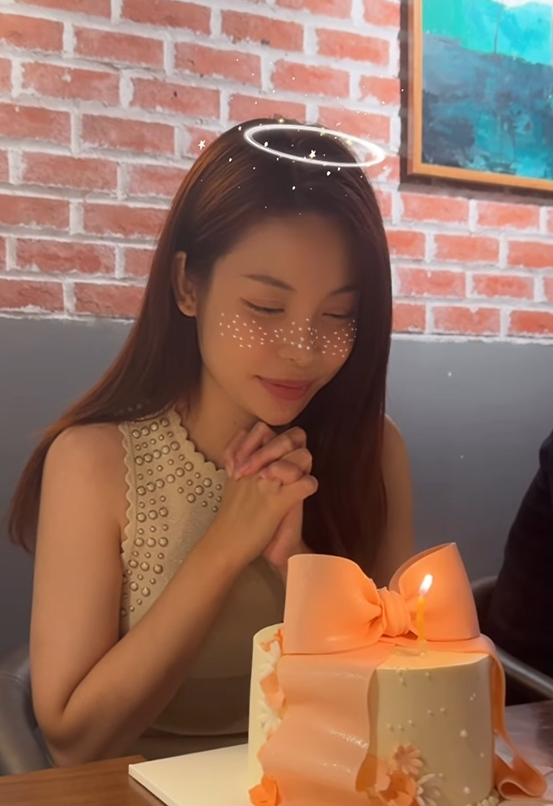 Em gái Đỗ Mỹ Linh sở hữu nhan sắc và vóc dáng không kém cạnh chị gái hoa hậu. 