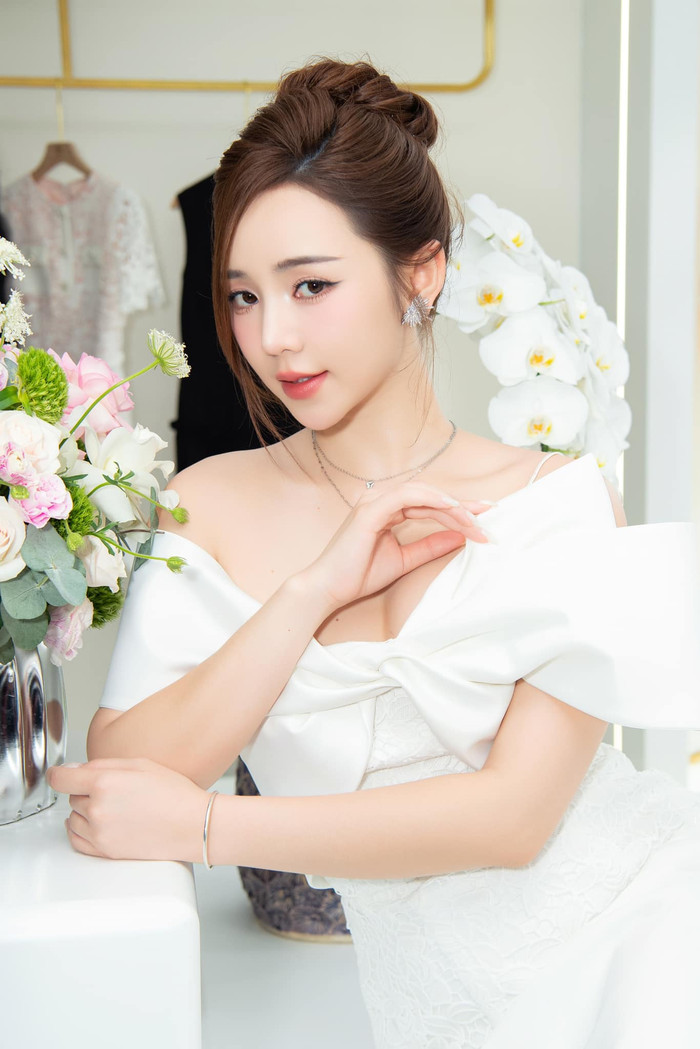 Quỳnh Kool sử dụng phương pháp tiêm filler để cải thiện những khuyết điểm trên gương mặt.