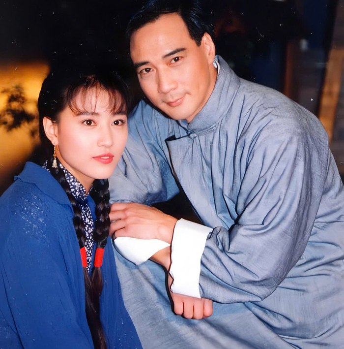 Vợ của Từ Thiếu Cường là một vũ công người Trung Quốc kém ông 31 tuổi. 