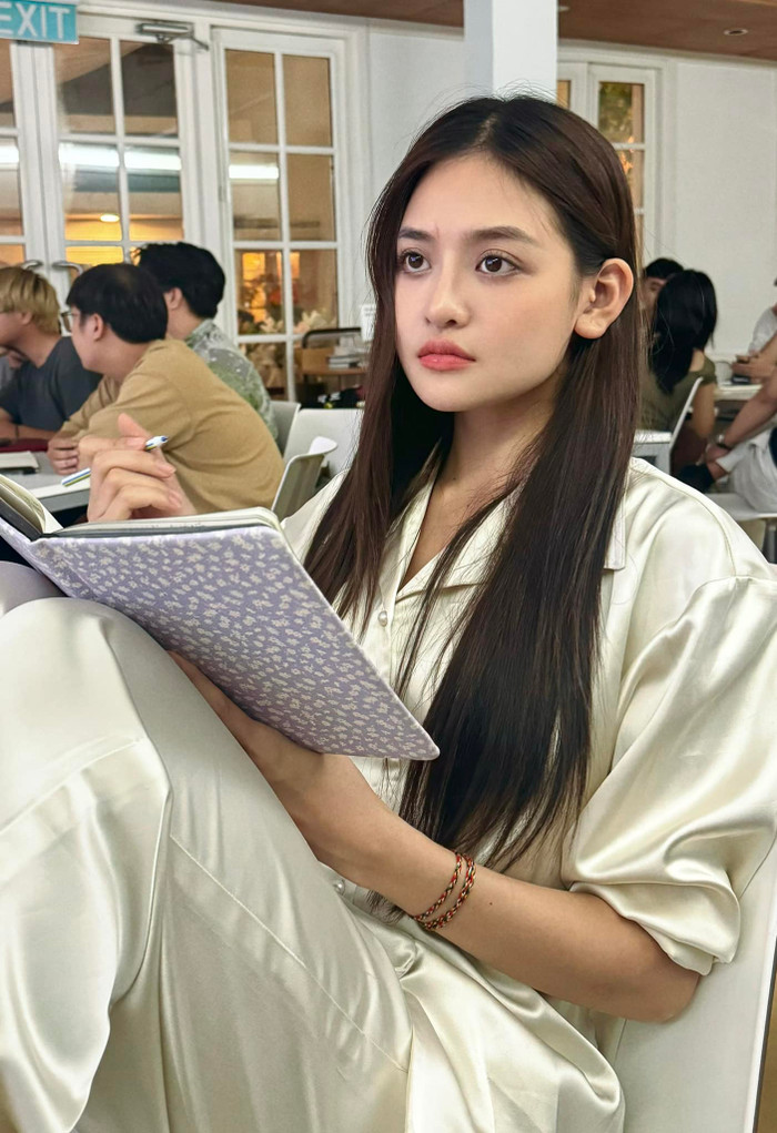 Diễn viên Thùy Anh học thêm về biên kịch trong khoảng thời gian chữa trị vết sẹo sau sự cố trên phim trường. 