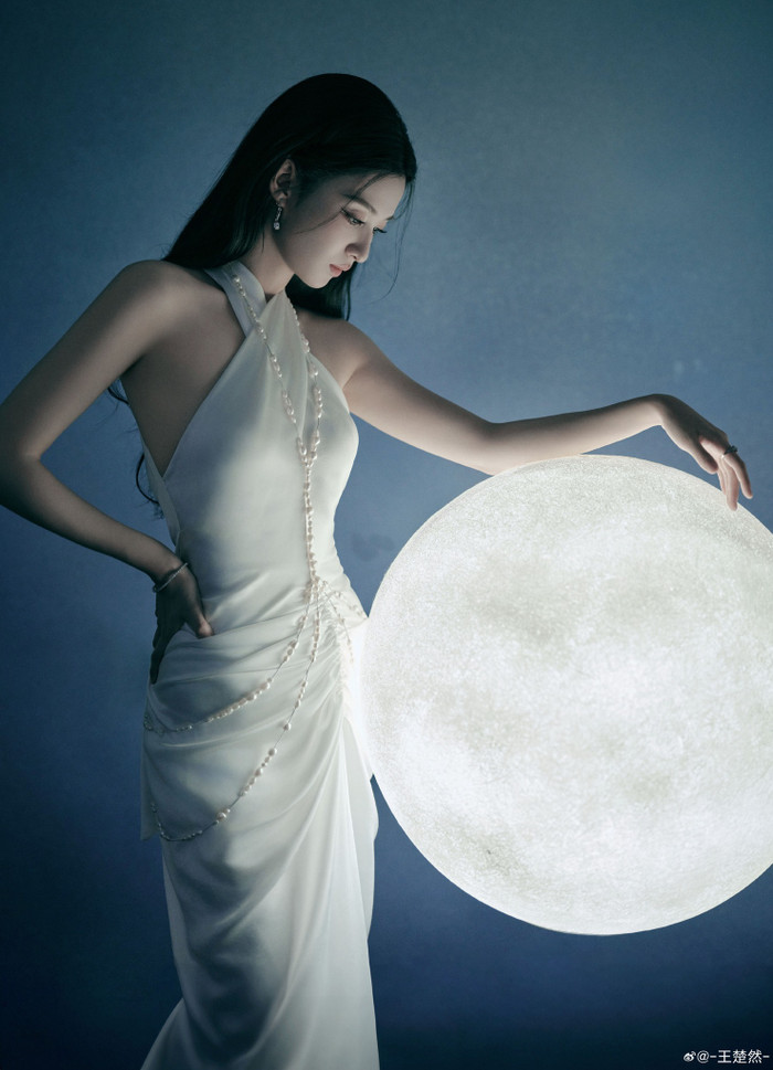 Bản sao sở hữu 3 vòng nóng bỏng hơn cả Lưu Diệc Phi là ai? Ảnh 5