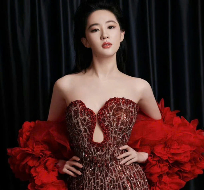 Vương Sở Nhiên được nhận xét là bản sao hoàn hảo của Lưu Diệc Phi