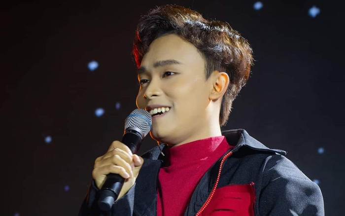 Hồ Văn Cường được fan tặng quà độc lạ không thể ngờ trên sân khấu Ảnh 2