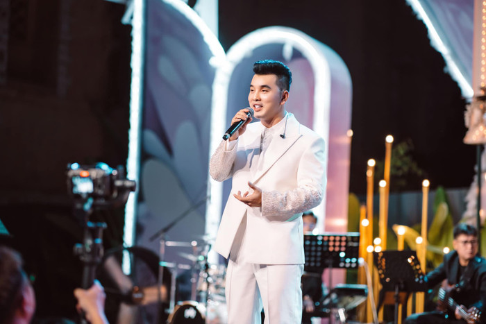 Showbiz 16/9: Ưng Hoàng Phúc chăm chỉ hoạt động nghệ thuật, lấy tiền túi để đi làm từ thiện trong những năm qua. Ảnh: FBNV