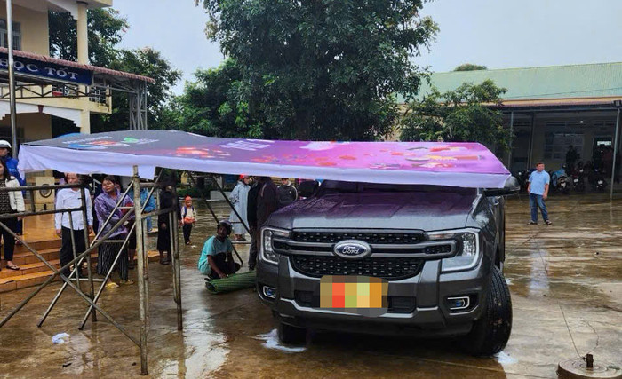 Hiện trường vụ tai nạn trong sân trường khiến một em học sinh tử vong tại chỗ