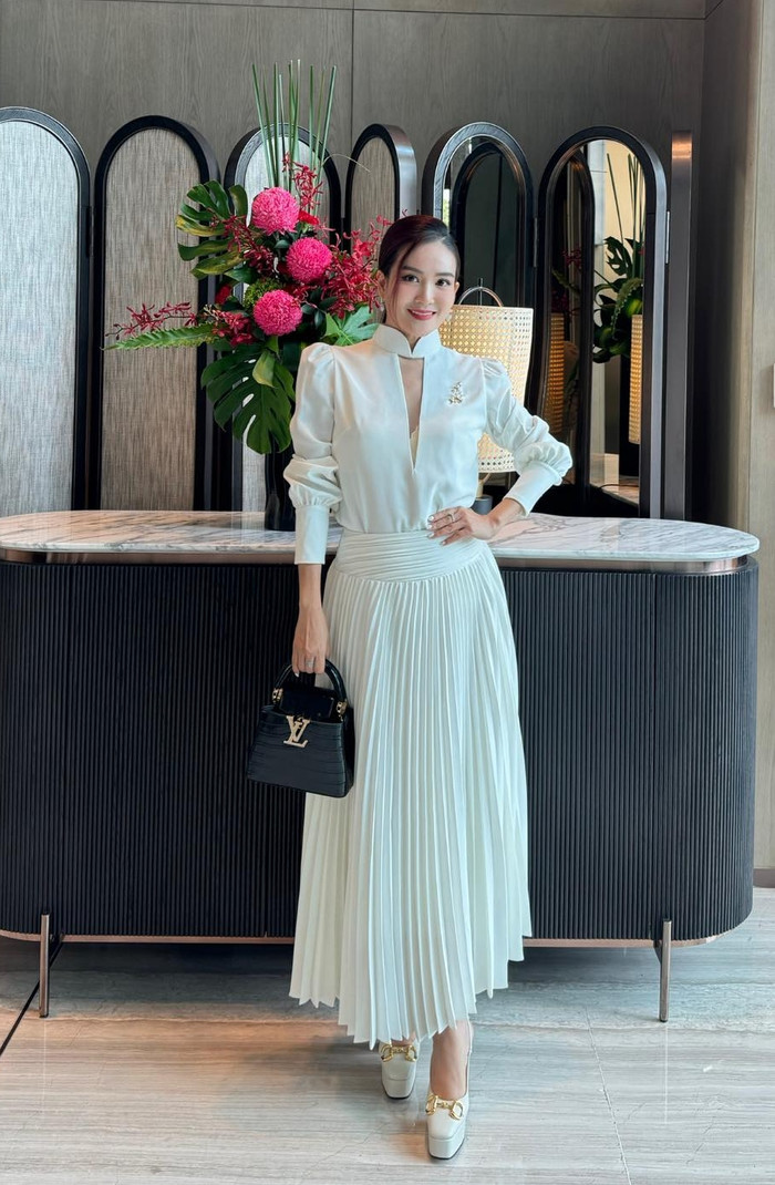 Có thể thấy dù không quá cầu kỳ, nhưng phong cách thời trang của vợ Bình Minh luôn tạo nên dấu ấn riêng biệt, vừa sang trọng lại vô cùng tinh tế.