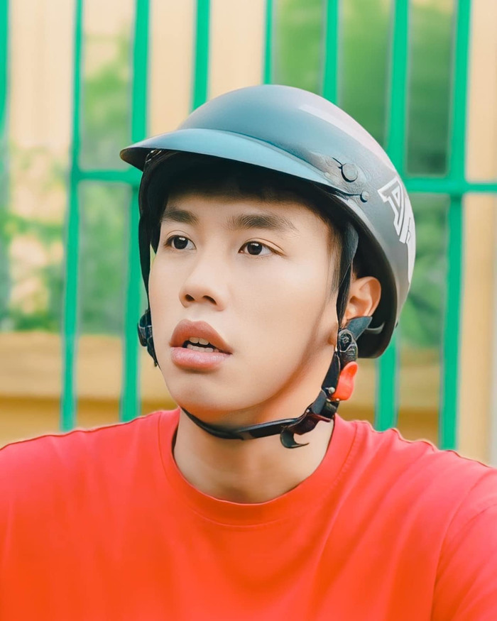 Long Vũ hoảng hốt khi bị người hâm mộ gọi nhầm tên. 