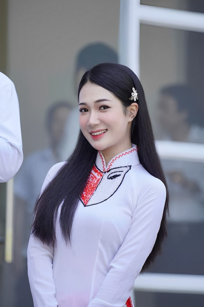 Thanh Huế là người tình màn ảnh của Duy Hưng trong Độc đạo và cũng sở hữu nhan sắc xinh đẹp, nóng bỏng. 