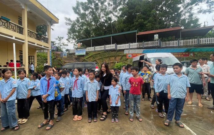 Hiện tại, các học sinh đã được bố trí chỗ ăn, chỗ ngủ ngay tại trường nhằm đảm bảo an toàn tuyệt đối.