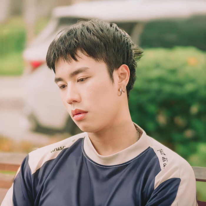 Diễn xuất của Long Vũ nhận được đánh giá cao từ khán giả xem phim Đi giữa trời rực rỡ. 