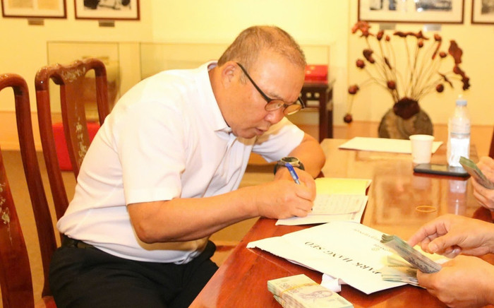 HLV Park Hang Seo quyên góp tiền ủng hộ vùng lũ Ảnh 2