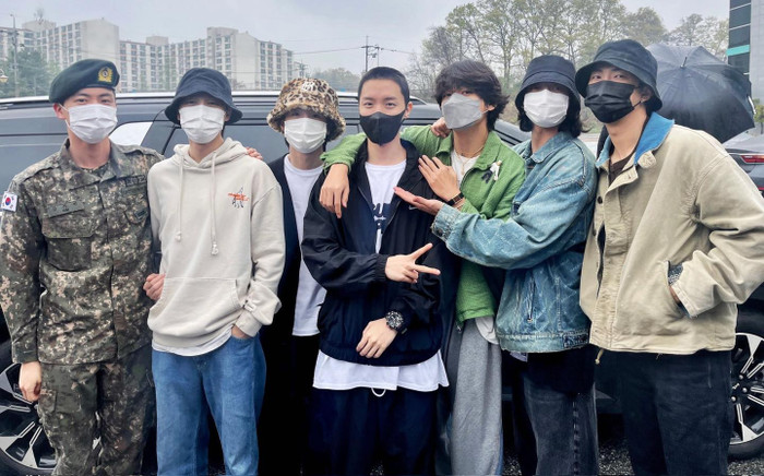 Thành viên tiếp theo của BTS thông báo thời gian xuất ngũ Ảnh 2
