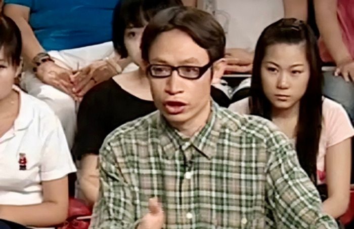 Khi nhận thấy nguy hiểm ập đến, thầy giáo này đã nhanh chóng chạy thoát thân, mặc kệ sống chết của học trò.