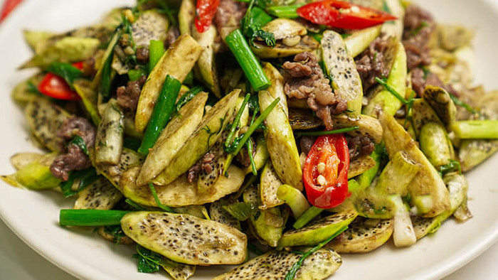 Đặc sản củ niễng xào thịt bò thơm ngon