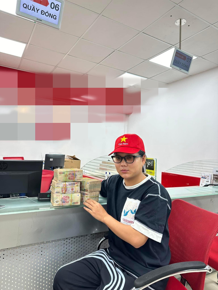 Anh cho biết đã rút tiền và trao cho bà con Si Ma Cai.