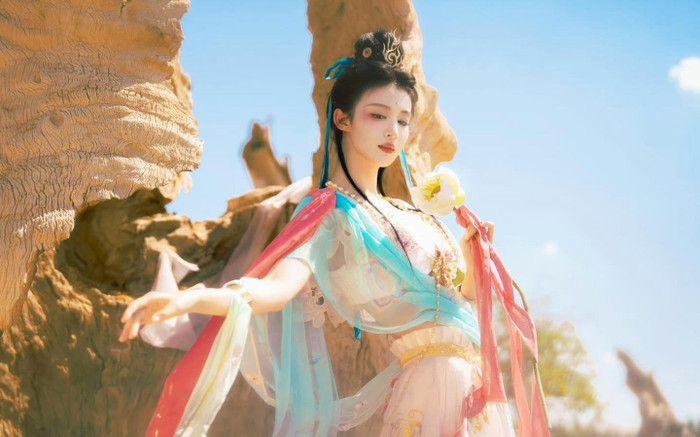 Tiểu Lưu Diệc Phi hóa thần nữ Đôn Hoàng khiến Triệu Lộ Tư, Đàm Tùng Vận lép vế Ảnh 2