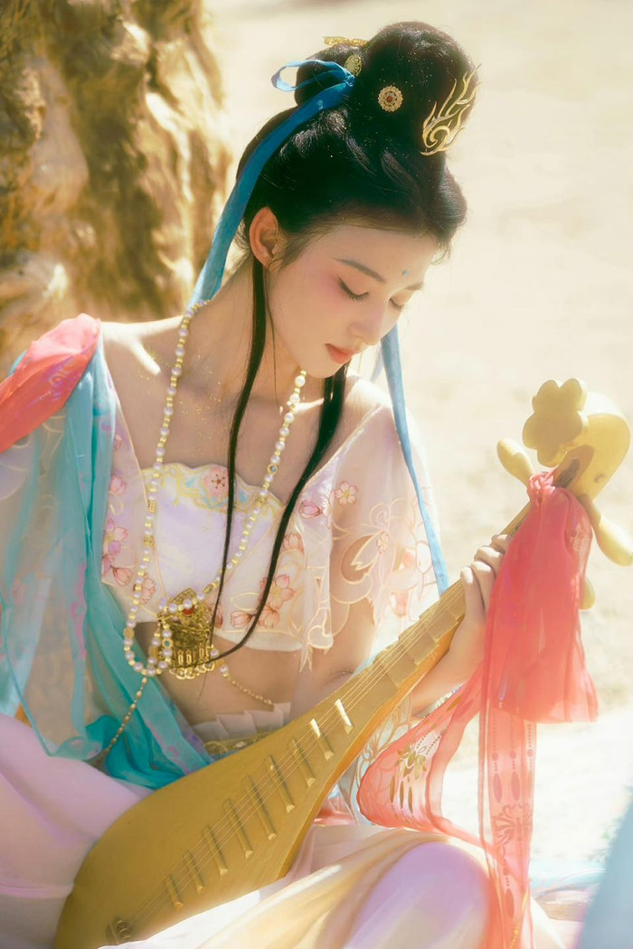 Tiểu Lưu Diệc Phi hóa thần nữ Đôn Hoàng khiến Triệu Lộ Tư, Đàm Tùng Vận lép vế Ảnh 3