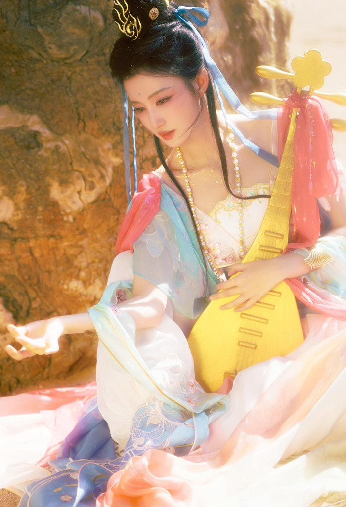 Tiểu Lưu Diệc Phi hóa thần nữ Đôn Hoàng khiến Triệu Lộ Tư, Đàm Tùng Vận lép vế Ảnh 5