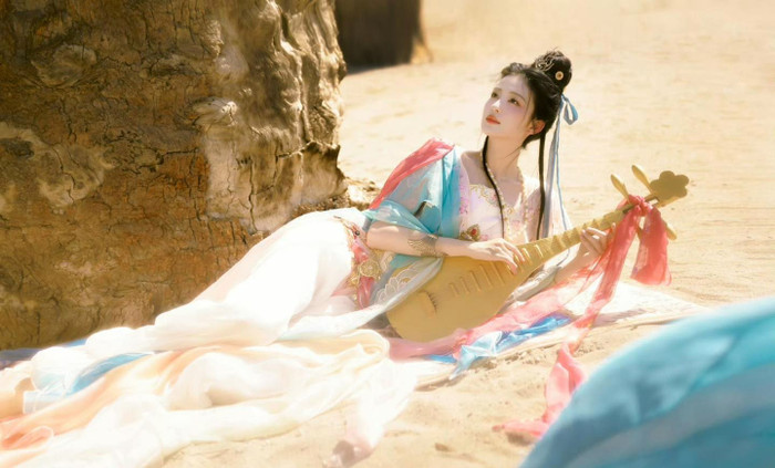 Tiểu Lưu Diệc Phi hóa thần nữ Đôn Hoàng khiến Triệu Lộ Tư, Đàm Tùng Vận lép vế Ảnh 4