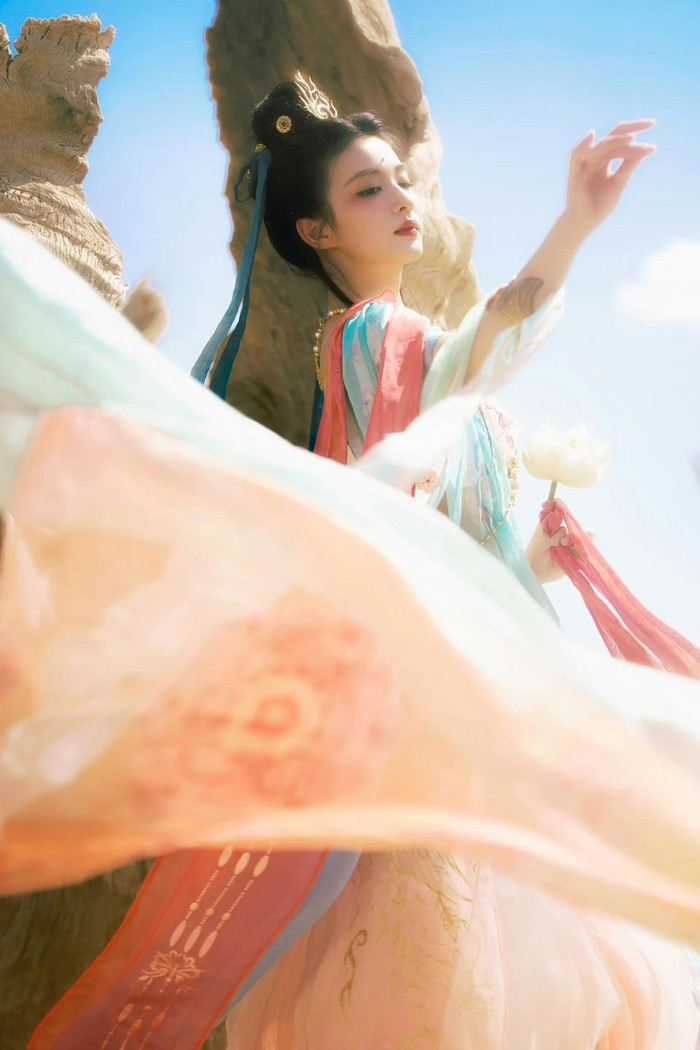 Tiểu Lưu Diệc Phi hóa thần nữ Đôn Hoàng khiến Triệu Lộ Tư, Đàm Tùng Vận lép vế Ảnh 6