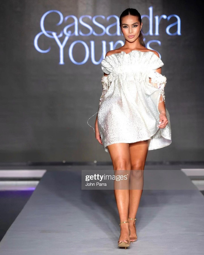 Nữ người mẫu có 2 tấm bằng đại học đại diện El Salvador chinh chiến Miss Universe 2024.