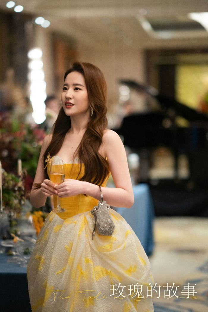 Lưu Diệc Phi trong Câu Chuyện Hoa Hồng.