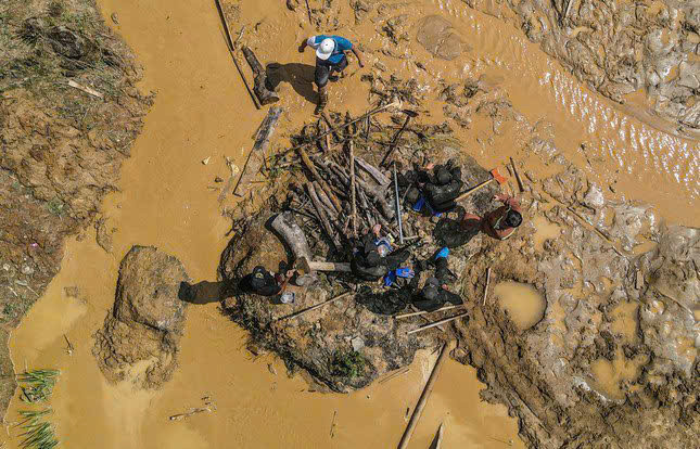 Sạt lở cuốn trôi nhiều căn nhà, san phẳng mọi thứ.