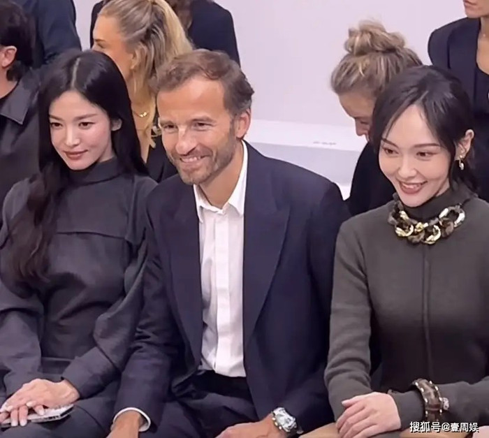 Song Hye Kyo nổi bật hơn hẳn Đường Yên trong những bức hình chưa qua chỉnh sửa.