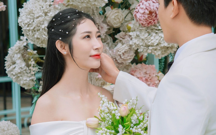 Khổng Tú Quỳnh công khai ảnh cưới, chính thức 'lên xe hoa' ở tuổi 32 Ảnh 2