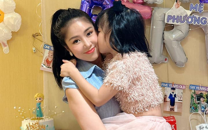 Con gái Lê Phương nói một câu vào đêm Trung thu khiến mẹ nghẹn ngào Ảnh 2