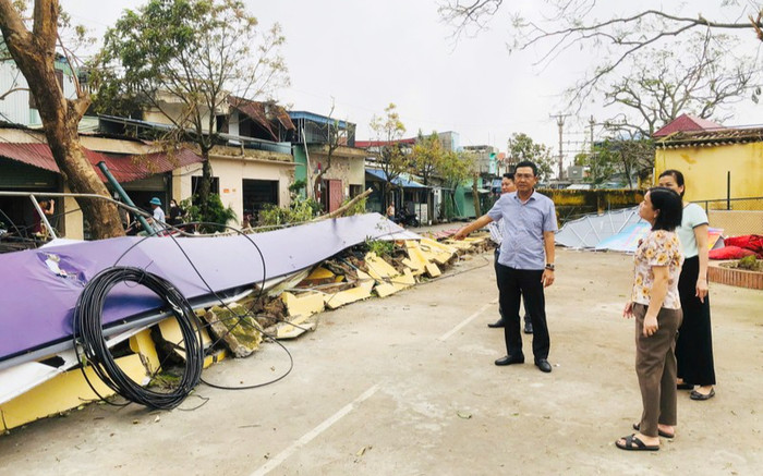 Một địa phương cấm nhà trường vận động phụ huynh tài trợ để khắc phục sau bão Ảnh 2