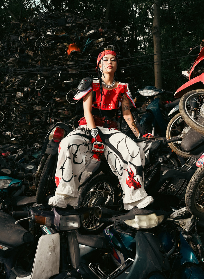 tlinh: 'Tôi muốn giải phóng năng lượng Hiphop sau khi làm nhạc tình' Ảnh 3