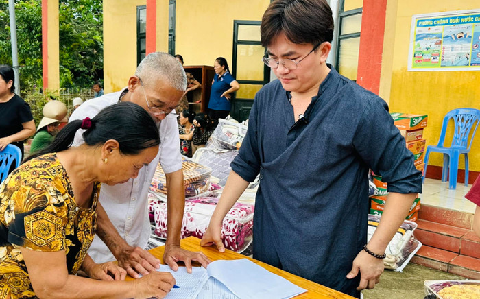 Nhận 800 triệu từ Nhật Kim Anh, nam diễn viên đi cứu trợ từ 4h30 sáng: 'Ruột gan như trên ngọn cây' Ảnh 2