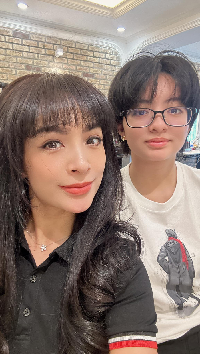 Con gái Thúy Hằng vừa trải qua ca phẫu thuật cột sống.