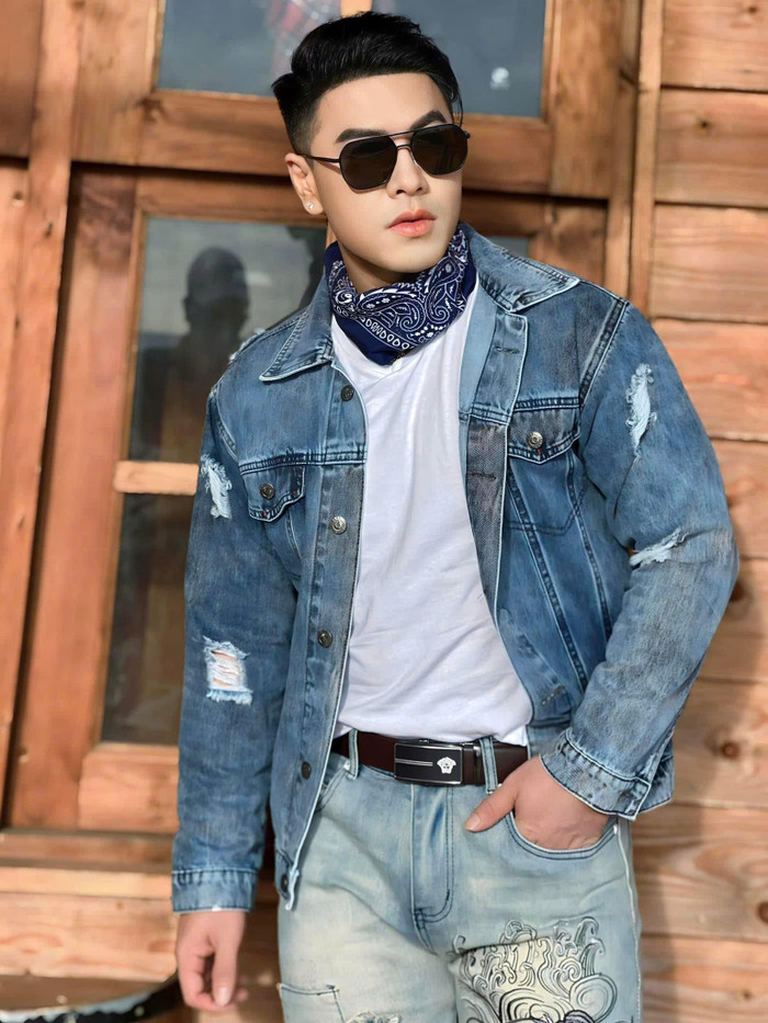 Akira Phan từng trải qua thời gian nợ nần chồng chất.