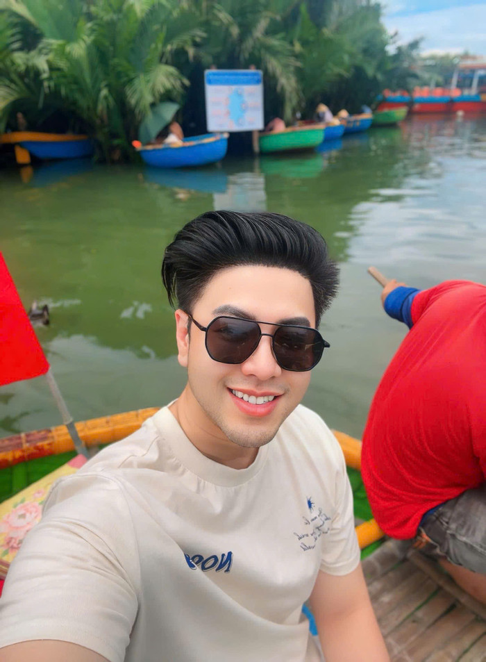 Nam ca sĩ thay đổi ngoại hình một cách ngoạn mục.