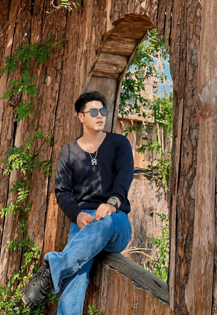 Akira Phan đi vay nóng, một tháng tôi phải gánh tiền lãi 200 triệu đồng.&nbsp;