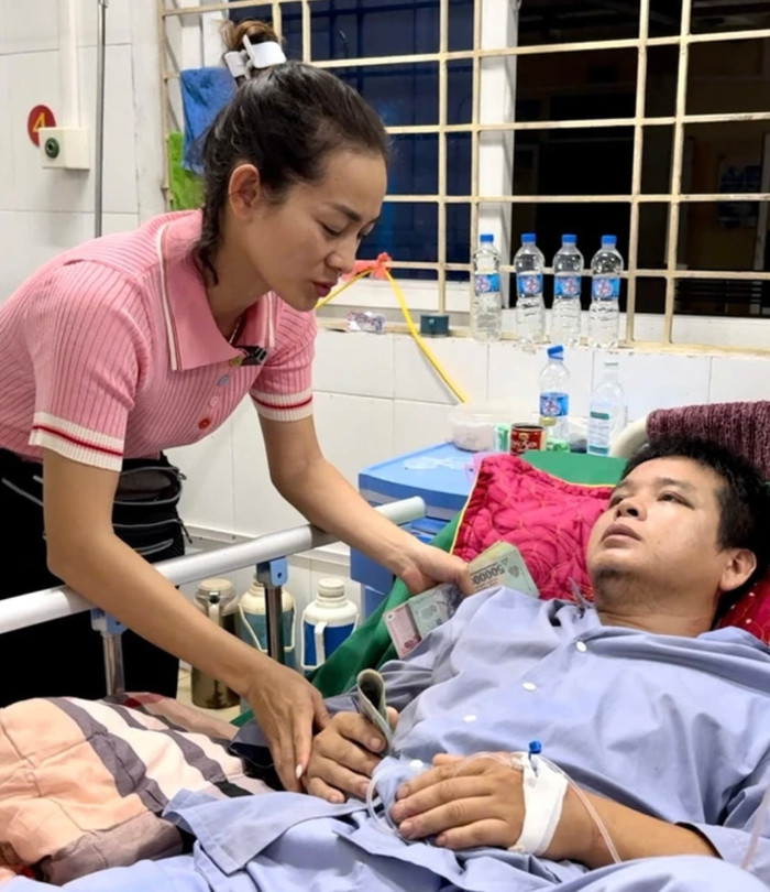 Anh Hoàng Văn Nhầm, sinh năm 1988, một trong những người dân ở Làng Nủ (xã Phúc Khánh, huyện Bảo Yên, tỉnh Lào Cai) đang điều trị tại Bệnh viện đa khoa huyện Bảo Yên.