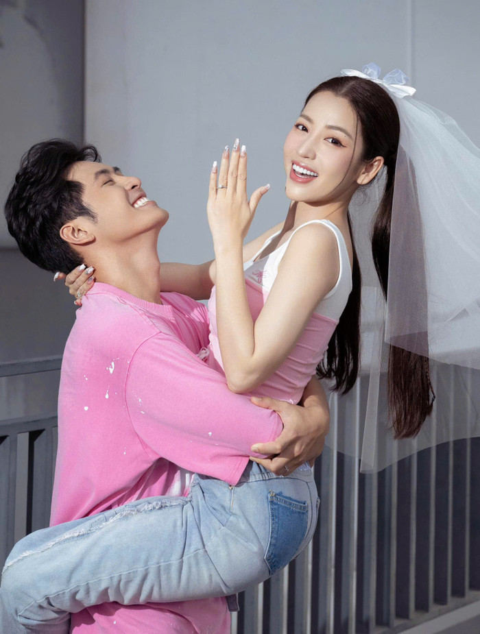 Cặp đôi này khiến dân tình ngưỡng mộ bởi câu chuyện tình đẹp.