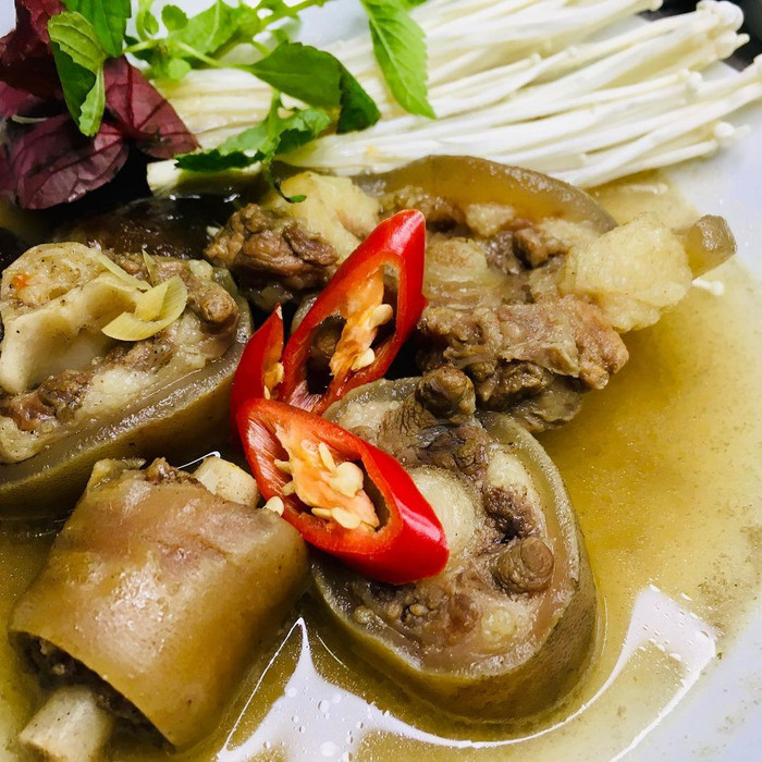 Muốn mua được loại đặc sản này cực kỳ khó, phải săn từ sáng sớm vì số lượng ít lại rất được ưa chuộng.