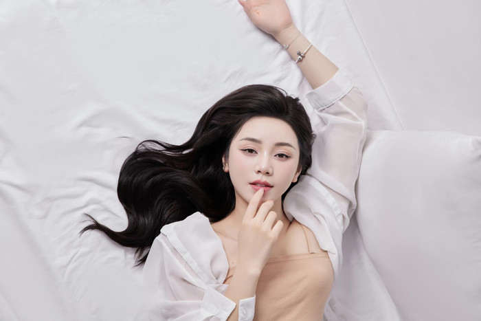 Trong quá khứ, Quỳnh Kool từng phải gồng gánh món nợ khổng lồ của gia đình. 