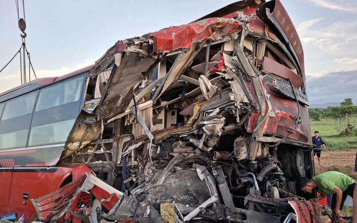 Kinh hoàng hiện trường tai nạn 2 xe khách trên Cao tốc Vĩnh Hảo-Phan Thiết làm 2 người tử vong Ảnh 2