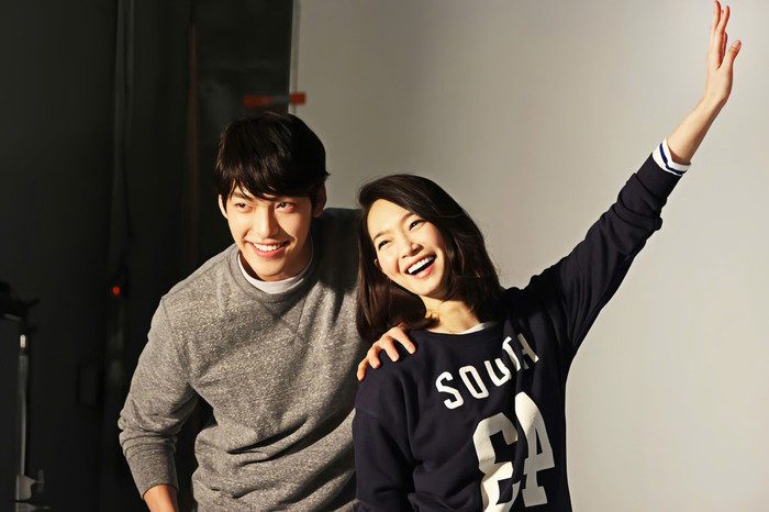Kim Woo Bin khiến công chúng ngưỡng mộ vì chuyện tình đẹp.