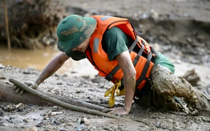 Binh nhì bật khóc rời Làng Nủ: 'Tôi muốn ở lại cứu đồng bào' Ảnh 2