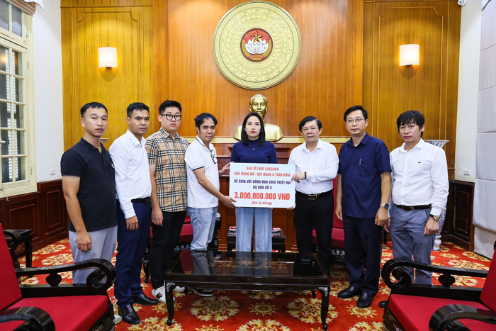 Liveshow Duy Mạnh quyên góp 3 tỷ đồng để hỗ trợ đồng bào chịu thiệt hại bởi bão lũ miền Bắc. 