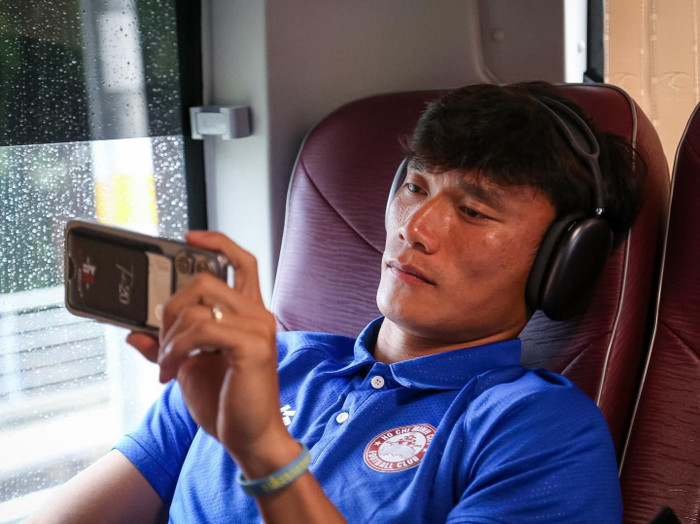 Cơ hội cho thủ môb Bùi Tiến Dũng bắt chính là rất khó. Ảnh: CLB TPHCM