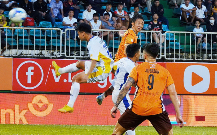 Đẳng cấp săn bàn của Châu Ngọc Quang giúp HAGL hạ SLNA Ảnh 2